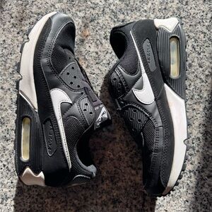 Nike Air Max 90 women’s 8.5 (CQ2560-001) NO LACES